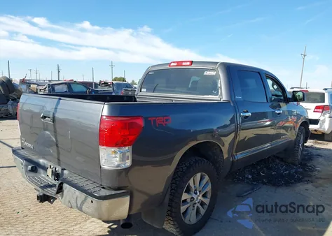 2011 Toyota Tundra Limited 5.7L V8 z USA, uszkodzony, nr VIN 5TFFY5F10BX106720